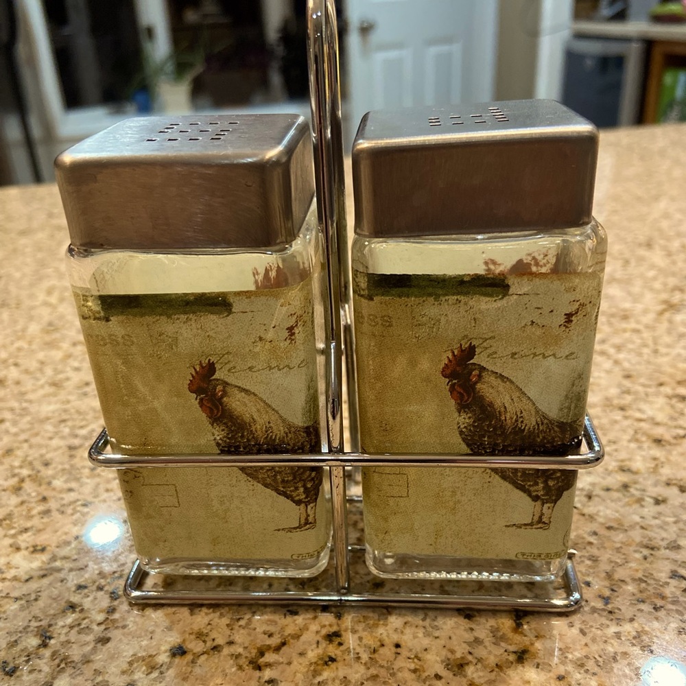 Chickens salt and pepper shakers
